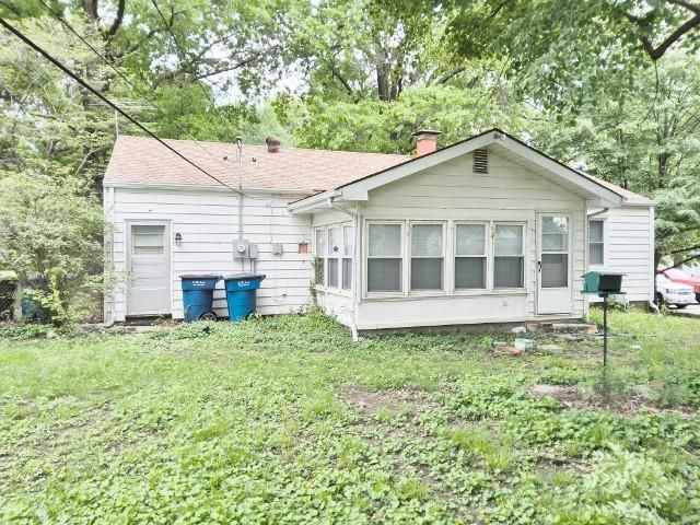 303 22nd Street, Blue Springs, MO 64015