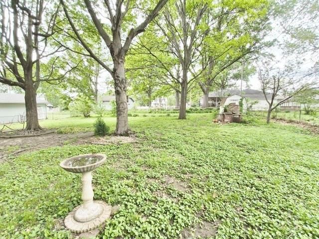 303 22nd Street, Blue Springs, MO 64015