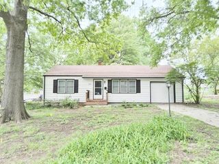 303 22nd Street, Blue Springs, MO 64015