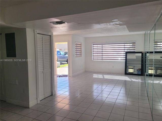 2425 W 54th Pl 13, Hialeah, FL 33016