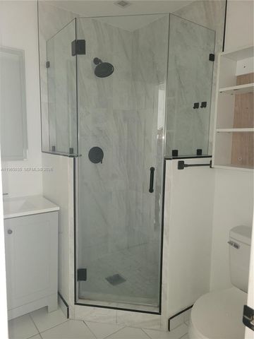 2425 W 54th Pl 13, Hialeah, FL 33016