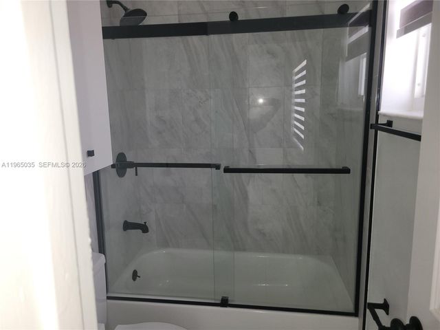 2425 W 54th Pl 13, Hialeah, FL 33016