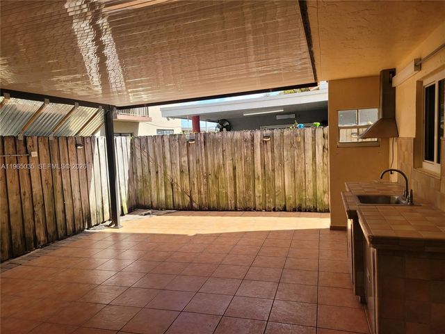 2425 W 54th Pl 13, Hialeah, FL 33016