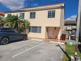 2425 W 54th Pl 13, Hialeah, FL 33016