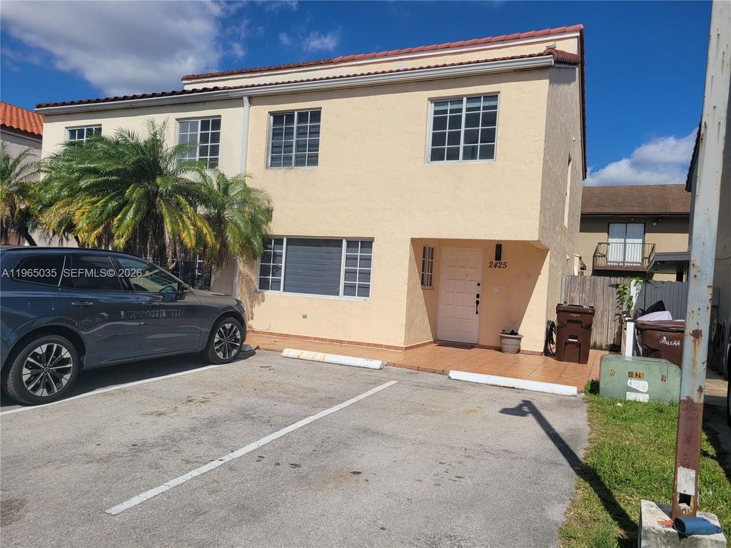 2425 W 54th Pl 13, Hialeah, FL 33016