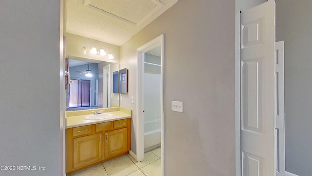 2530 WHISPERING WOODS Boulevard 4, Jacksonville, FL 32246