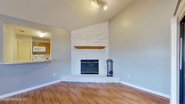 2530 WHISPERING WOODS Boulevard 4, Jacksonville, FL 32246