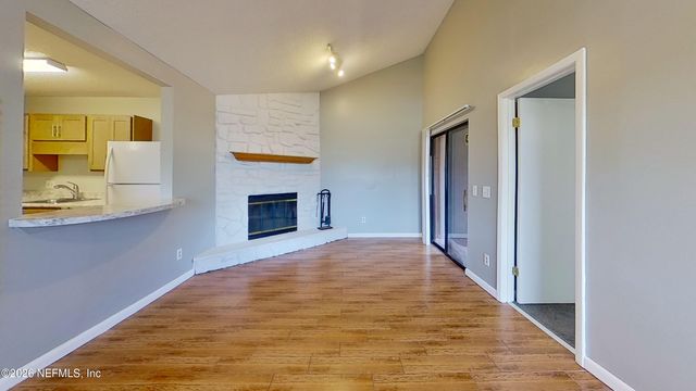 2530 WHISPERING WOODS Boulevard 4, Jacksonville, FL 32246