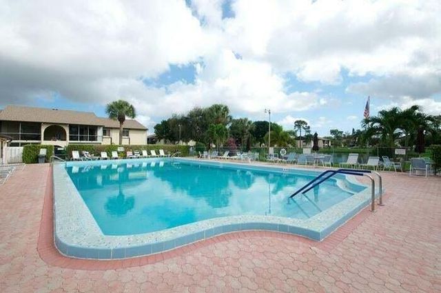 5839 La Pinata Boulevard C-1, Greenacres, FL 33463