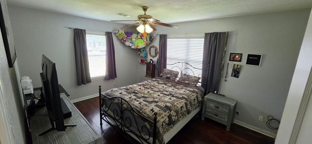 1208 Chevy Chase Drive, Angleton, TX 77515