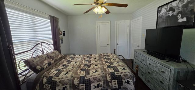 1208 Chevy Chase Drive, Angleton, TX 77515