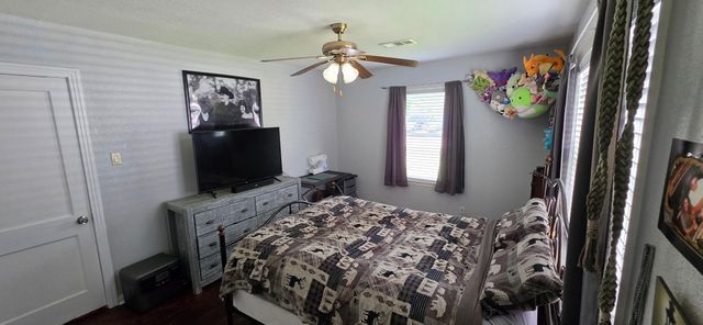 1208 Chevy Chase Drive, Angleton, TX 77515