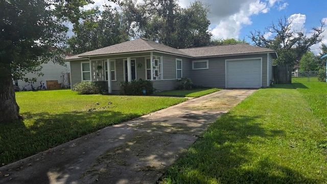 1208 Chevy Chase Drive, Angleton, TX 77515