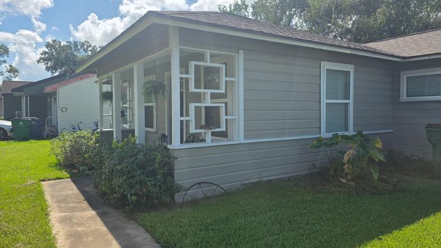 1208 Chevy Chase Drive, Angleton, TX 77515