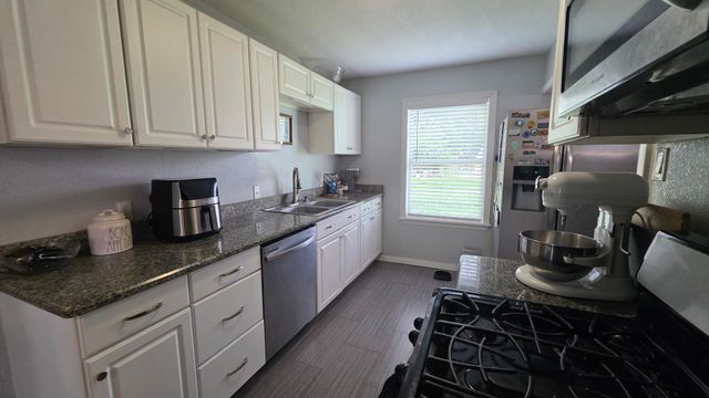 1208 Chevy Chase Drive, Angleton, TX 77515