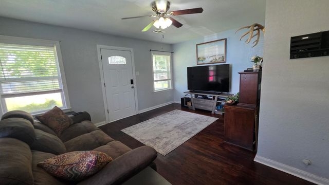 1208 Chevy Chase Drive, Angleton, TX 77515