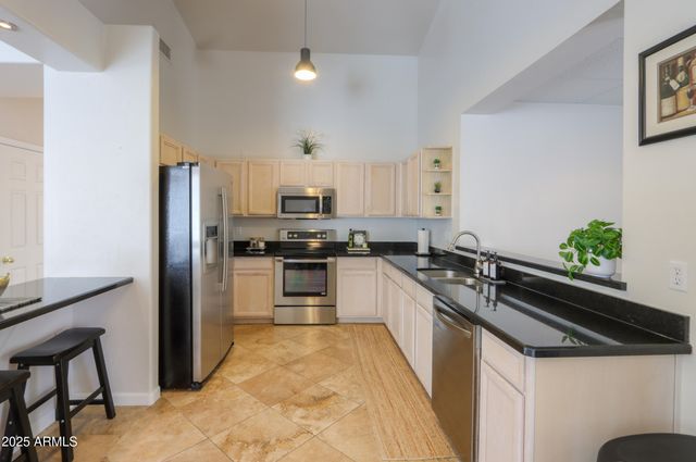 687 N GREGORY Place, Chandler, AZ 85226