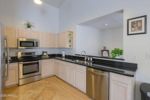 687 N GREGORY Place, Chandler, AZ 85226