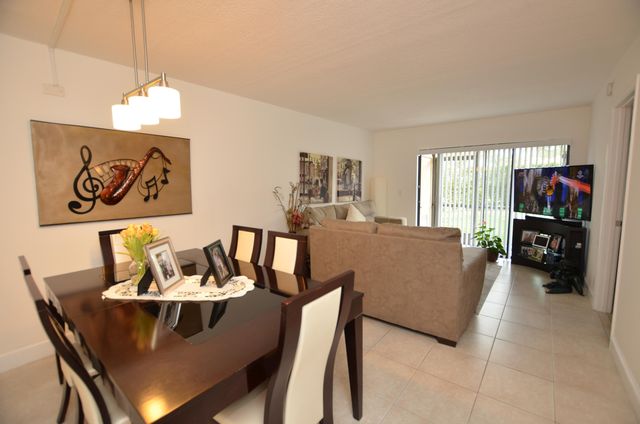 6649 Somerset Drive 102, Boca Raton, FL 33433