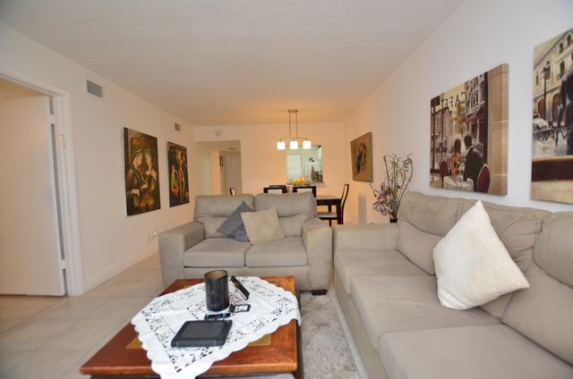 6649 Somerset Drive 102, Boca Raton, FL 33433