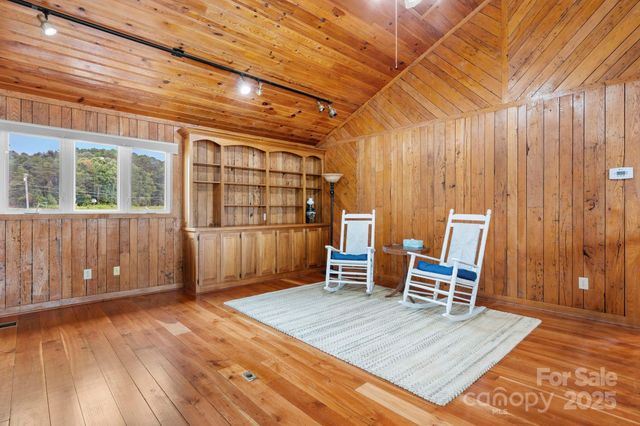 748 Moretz Court, Hickory, NC 28601