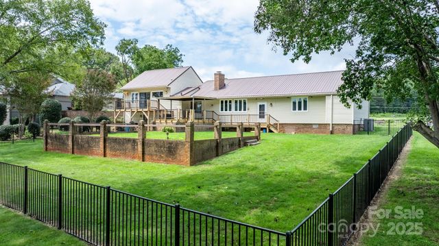 748 Moretz Court, Hickory, NC 28601