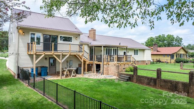 748 Moretz Court, Hickory, NC 28601