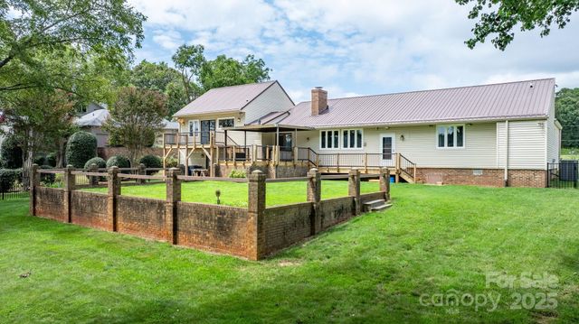 748 Moretz Court, Hickory, NC 28601