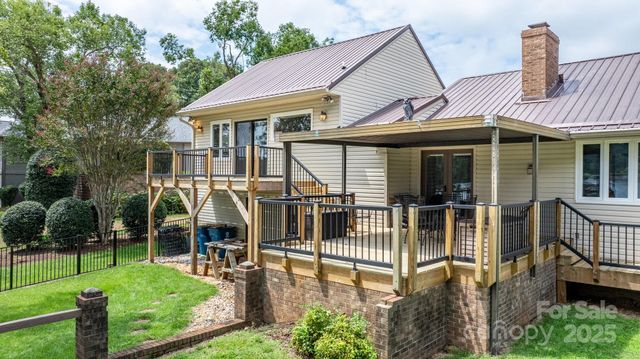 748 Moretz Court, Hickory, NC 28601
