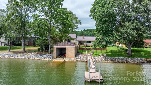 748 Moretz Court, Hickory, NC 28601