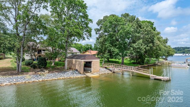 748 Moretz Court, Hickory, NC 28601