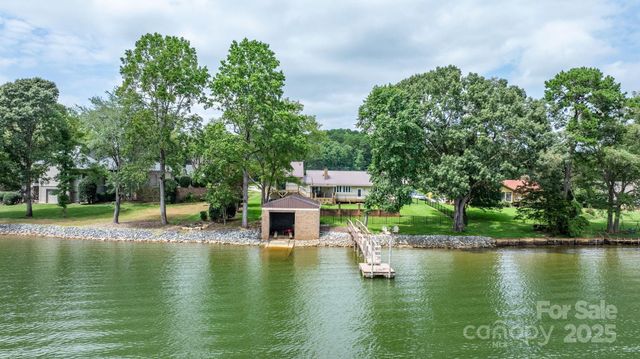 748 Moretz Court, Hickory, NC 28601