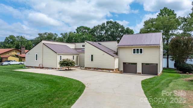 748 Moretz Court, Hickory, NC 28601