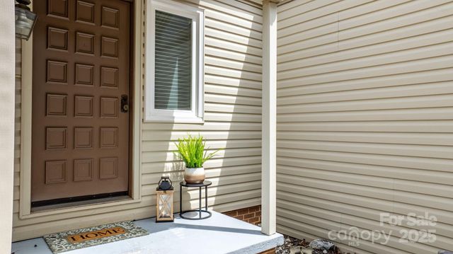 748 Moretz Court, Hickory, NC 28601