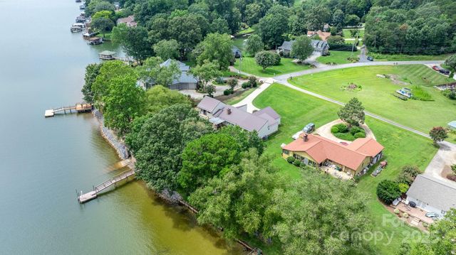 748 Moretz Court, Hickory, NC 28601