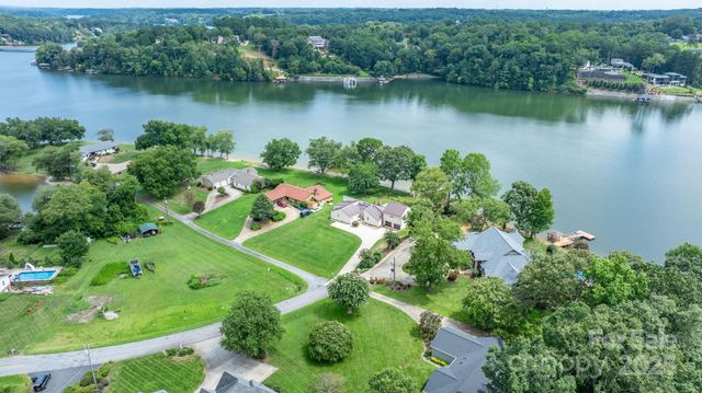 748 Moretz Court, Hickory, NC 28601