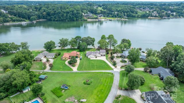 748 Moretz Court, Hickory, NC 28601