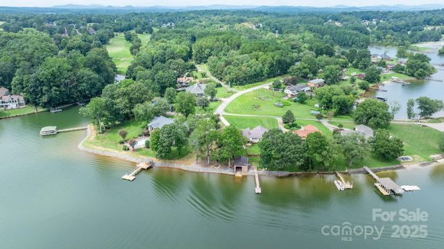748 Moretz Court, Hickory, NC 28601