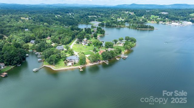 748 Moretz Court, Hickory, NC 28601