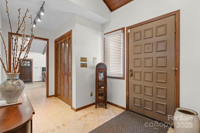 748 Moretz Court, Hickory, NC 28601