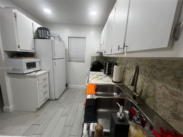 7610 STIRLING RD 108-B, Hollywood, FL 33024