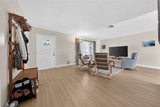 8950 NW 13th Street, Plantation, FL 33322