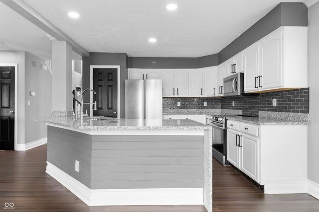 6529 Sussex Drive, Zionsville, IN 46077