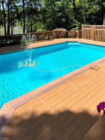 174 Point Heron DR, Newport News, VA 23606