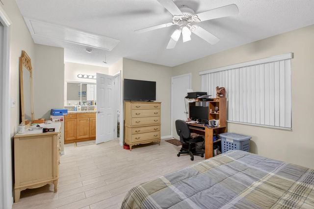220 High Point Court E B, Delray Beach, FL 33445