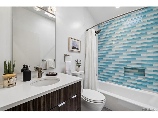 2729 S Washington St, Englewood, CO 80113