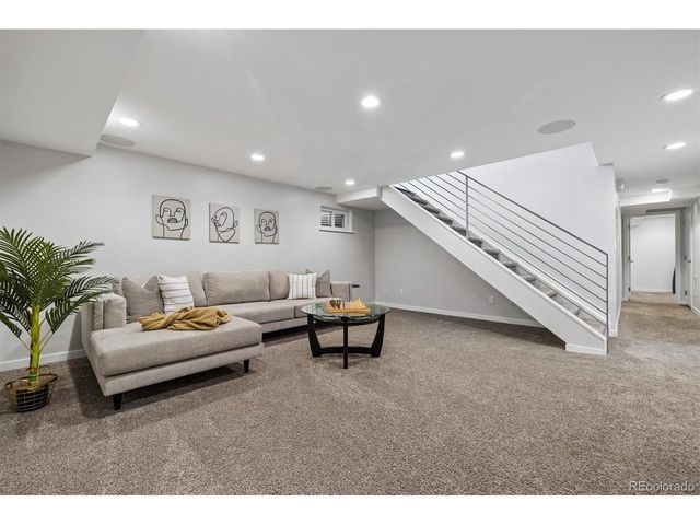 2729 S Washington St, Englewood, CO 80113