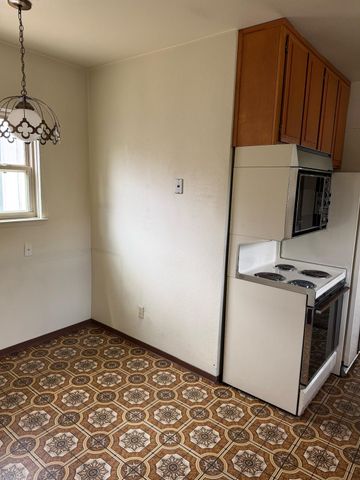 1301 36th St, Sacramento, CA 95816