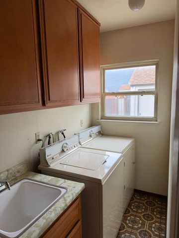 1301 36th St, Sacramento, CA 95816