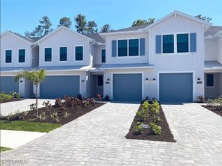 3038 Juniper WAY, Naples, FL 34112